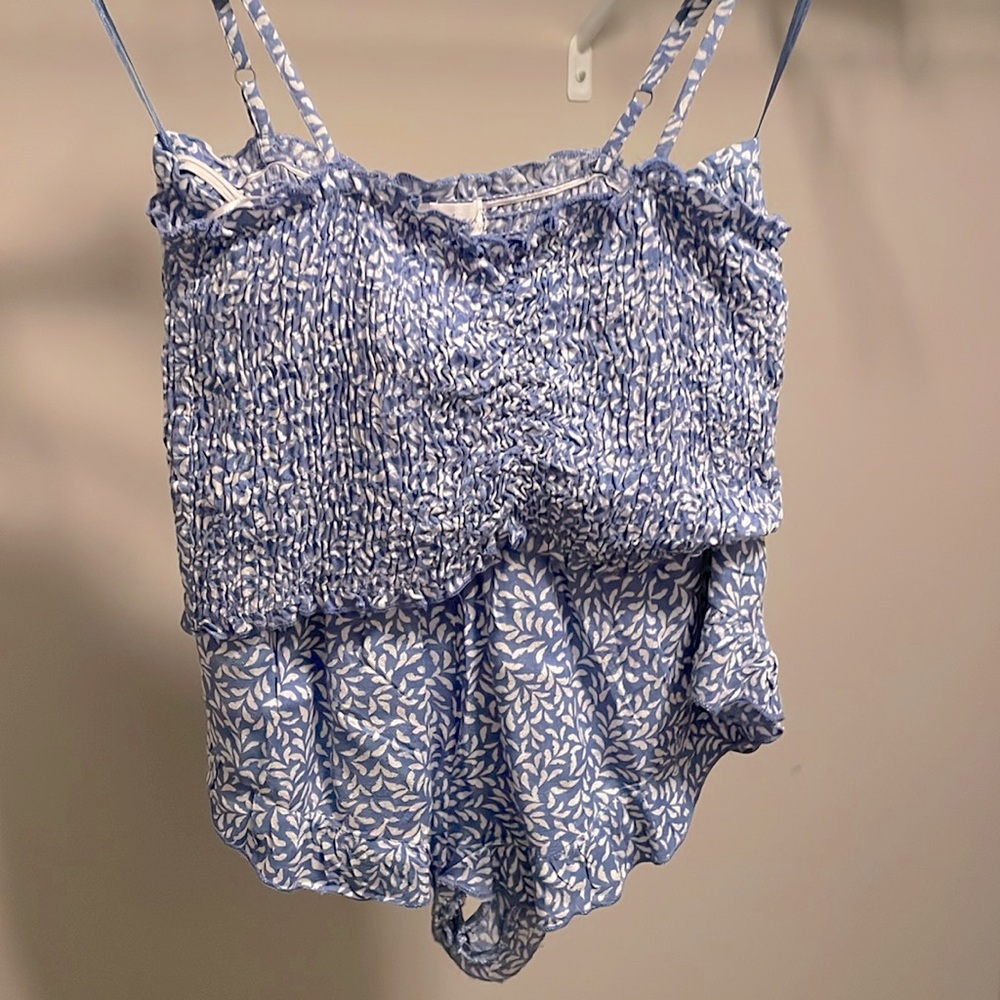 Two piece set with short and crop top